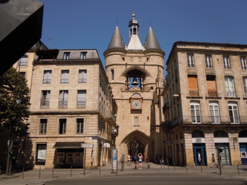 Bordeaux må ha noen av de fineste byportene i hele Europa. Her ser du Porte Saint-Éloy, også kalt Porte Saint James - men først og fremst Grosse Cloche. Foto: © reisdit.no Bordeaux, Medoc, Unescos liste over Verdensarven, Vieux ville, gamlebyen, middelalder, Sør-Frankrike, Frankrike
