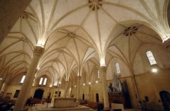 Innvendig er Hôtel Dieu de Coëffort et propert gotisk kirkerom. Foto: © Ville du Mans / Gilles Moussé Le Mans, Maine, Vieux Mans, Sarthe, La Cité Plantagenét, romertid, middelalder, Henry den II. La Reine Bérengère, Cathédrale Saint-Julien de Le mans, Unescos liste over Verdensarven, Vest-Frankrike, Frankrike