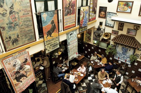 Flere steder i Cordobas gamleby finner du tradisjonelle andalusiske restauranter. Foto: © TurismoCordoba ESP Cordoba, katedral-moskéen La Mezquita, Guadalquivir, Al-Zahra, Unescos liste over Verdensarven, historisk bydel, gamleby, Andalucia, Spania