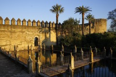 Alcázar de los Reyes Cristianos, Umayyad-dynastiets palass i Cordoba, opprinnelig bygd på 700-tallet Alcázar de los Reyes Cristianos, Cordoba, katedral-moskéen La Mezquita, Guadalquivir, Unescos liste over Verdensarven, historisk bydel, gamleby, Andalucia, Spania