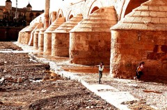 En nærmere titt på fundamentene til den romerske broen forklarer hvorfor den fremdeles står. Foto: David Molina / Wikipedia Cordoba, Hamilcar Barca, katedral-moskéen La Mezquita, Alcazae Reyes Cristianos, Guadalquivir, Al-Zahra, Unescos liste over Verdensarven, historisk bydel, gamleby, Andalucia, Spania