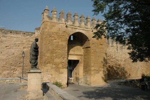 Cordoba, Puerto de Almodovar, katedral-moskéen La Mezquita, Alcazae Reyes Cristianos, Guadalquivir, Al-Zahra, Unescos liste over Verdensarven, historisk bydel, gamleby, Andalucia, Spania