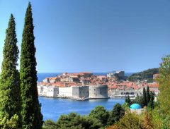 Dubrovnik var i middelalderen en stormakt innen handel og Venezias største rival. Gamlebyen er et vitnesbyrd om makt, rikdom og, med tiden, venetiansk innflytelse. Dubrovnik, gamlebyen, Unescos liste over Verdensarven, historisk bysenter, Ragusa, middelalder, renessanse, Adriaterhavet, Istria, Kroatia