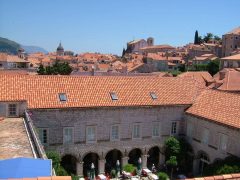 Når du går runden på festningsmurene, kan du se Dubrovniks gamleby fra fugleperspektiv. Foto: © reisdit.no Dubrovnik, gamlebyen, Unescos liste over Verdensarven, historisk bysenter, Ragusa, middelalder, renessanse, Adriaterhavet, Istria, Kroatia
