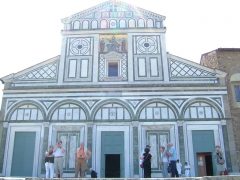 Den vakre kirken San Miniato al Monte i romansk stil ligger utenfor Firenzes sentrum. Foto: © reisdit.no San Miniato al Monte, Firenze, renessanse, middelalder, Unescos liste over Verdensarven, historisk bydel, gamleby, Toscana, Midt-Italia, Italia