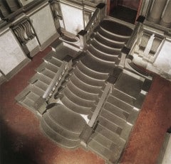 Michelangelos berømte trapp fra et perspektiv som gjør at den kommer til sin rett. Foto: © www.hiddenitaly.com Firenze, renessanse, middelalder, Unescos liste over Verdensarven, historisk bydel, gamleby, Toscana, Midt-Italia, Italia