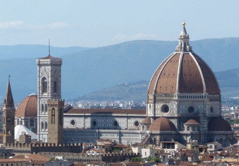 Firenzes Duomo ruver i bybildet og silhuetten er ikke til å ta feil av. Foto: © www.hiddenitaly.com Firenze, renessanse, middelalder, Unescos liste over Verdensarven, historisk bydel, gamleby, Toscana, Midt-Italia, Italia
