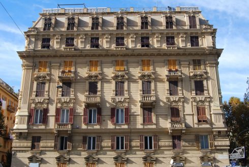 Et av Genovas flotte renessansepalasser i Via Garibaldi, i kvarteret Strade Nuove, som ble oppført på Unescos liste over Verdensarven i år 2006. renessansepalasser i Via Garibaldi, Genova, Unescos liste over Verdensarven, middelalder, gotikken, renessanse-arkitektur, Liguria, Nord-Italia, Italia
