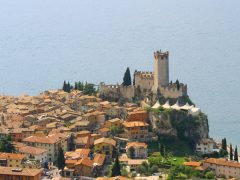 Scagliari-familien fra Verona var hensynsløse herskere, som styrte Malcesine i deler av middelalderen, fra år 1277 til år 1378. Malcesine, Gardasjøen, Lago di Garda, Lombardia, Trentino, Nord-Italia, Italia