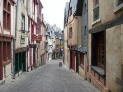 Fra middelalderens hovedgate Grad Rue i gamlebyen Vieux Mans. Foto: Trowa Barton / Wikipedia CC BY SA 3.0 Le Mans, Maine, Vieux Mans, Sarthe, La Cité Plantagenét, romertid, middelalder, Henry den II. La Reine Bérengère, Cathédrale Saint-Julien de Le mans, Unescos liste over Verdensarven, Vest-Frankrike, Frankrike