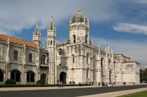 Klosteret Moseiro de Jeronimos ble bygd da den oppdagelsesreisende Vasco da Gama returnerte i triumf fra India. Klosteret Moseiro de Jeronimos, Lisboa, elven Tajo, Baixa, historisk, Alfama, gamlebyen Bairro Alto, Belém, Unescos liste over Verdensarven, Midt-Portugal, Portugal