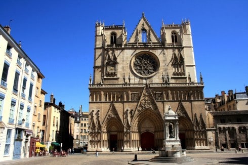 Lyon – Cathédrale Saint-Jean-le-Baptiste ble påbegynt i år 1160 på restene av en kirke fra 500-tallet Lyon, gamlebyen, Vieux Ville, middelalder, historisk bysenter, romerske teatre, romertid, romersk teater, renessanse, silkeveverier, gourmet-byen, Paul Bocuse, Midt-Frankrike, Frankrike