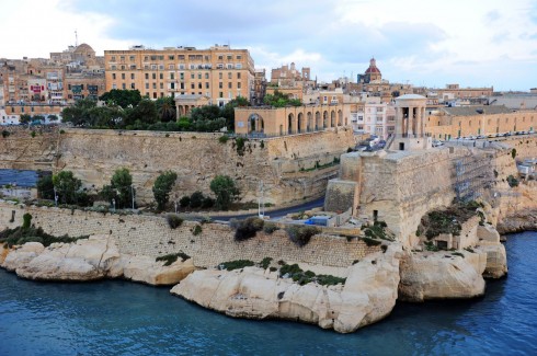 Fort St. Elmo er et omfattende festningsanlegg som i praksis omslutter hele den eldste delen av Valletta Malta, Gozo, Valletta, Fort St. Elmo, Mdina, Johanitter-ordenen, Jean de vallette, korsfarere, Unescos liste over Verdensarven, Normannere, St Johns Co-Cathedral, St Paul, Paulus