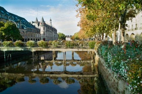 Byens navn kommer fra ordet kemper på bretonsk, som betyr Quimper, Bretagne, Vieux Quimper, gamlebyen, historisk bysenter, bindingsverk, Vest-Frankrike, Frankrike