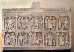 I samlingene til Vatikanet finner du den berømte sarkofagen til Junius Bassus. Foto: Giovanni Dall'Orto / Wikipedia Bassus sarkofag, Vatikanmuseet, Roma, Unescos liste over Verdensarven, romerriket, Forum, antikken, historiske bydeler, gamlebyen, Trastevere, den evige stad, Tiber, Vatikanet, Panthon, Roma, Midt-Italia, Italia