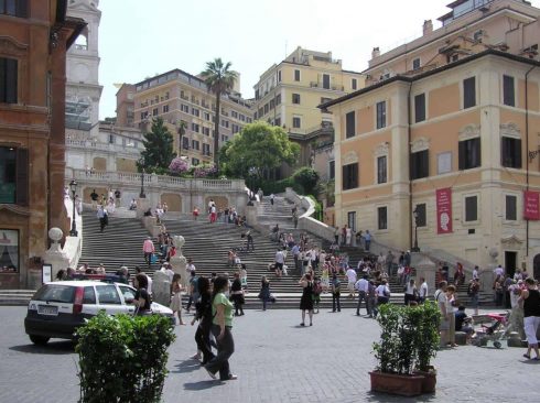 Spansketrappen er en mye besøkt og fotografert severdighet. Foto: Adrian Pingstone / Wikipedia Spansketrappen, Roma, Unescos liste over Verdensarven, romerriket, Forum, antikken, historiske bydeler, gamlebyen, Trastevere, den evige stad, Tiber, Vatikanet, Panthon, Roma, Midt-Italia, Italia