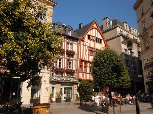 Rouens historiske senter er en av de triveligste og mest gjennomførte gamlebyene vi har besøkt. Er du på disse kanter, så stopp for minst to døgn. Foto: © reisdit.no Rouen, bindingsverk, Vieux Ville, Unescos liste over Verdensarven, Normandie, Vest-Frankrike, Frankrike