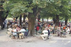En fin Biergarten - ølhage - ved Augustiner Brau noen hundre meter nedenfor gamlebyen. Foto: Augustiner Brau Biergarten, Augustiner Brau, Salzburg, Altstadt, Mozart, Unescos liste over Verdensarven, Tyrol og Salzburg, Østerrike
