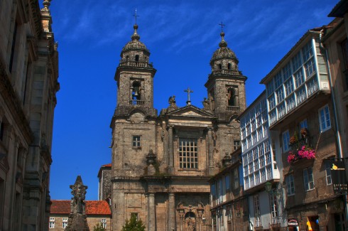 En annen gammel vakker kirke i Santiago de Compostela, San Francesco fra 1600-tallet i barokk stil San Francesco, Katedralen Santiago de Compostela, Unescos liste over Verdensarven, Galicia, Nord-Spania, Spania