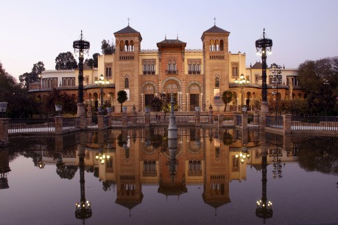 Museo de Artes y Costumbres Populares ligger noen hundre meter sør for Santa Cruz, sammen med det fine arkeologiske museet. Museo de Artes y Costumbres Populares, Sevilla, Guadalquivir, Unescos liste over Verdensarven, historisk bydel, gamleby, Andalucia, Spania