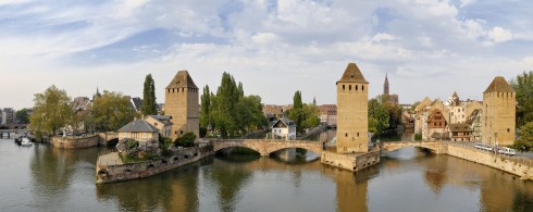 Strasbourgs Ponts Couverts fra 1200-tallet var en del av bymurene og har ialt fire vakttårn - hele gamlebyen var omgitt av 38 slike tårn og byporter i middelalderen Strasbourg, Ponts Couverts, gamlebyen, Unescos liste over Verdensarven, Nord-Frankrike