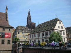 Musée Historique de Strasbourg ligger rett ved det gamle tollhuset, ikke langt fra katedralen. Foto: Ji-Elle / Wikipedia Strasbourg, Musée Alsacien, Grand Île, gamleby, historiske bysenter, Unescos liste over Verdensarven, bindingsverk, kanaler, Palais Rohan, Nord-Frankrike, Frankrike
