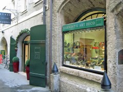 Du finner spennende gallerier og brukskunst i Goldstrasse i Salzburgs Altstadt. Foto: Tourismus Salzburg GmbH Goldstrasse, Salzburg, Altstadt, Mozart, Unescos liste over Verdensarven, Tyrol og Salzburg, Østerrike