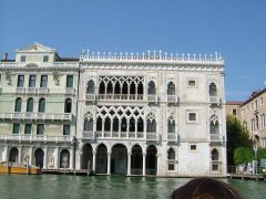 Uhyre elegant og stort nok til å kjøre Harley innendørs - Lottomillionærer er ikke som andre millionærer. Foto: © reisdit.no Canal Grande, Venezia, Marcus-plassen, Unescos liste over Verdensarven, middelalder, gotikken, evangelisten Marcus, renessanse-arkitektur, Veneto, Nord-Italia, Italia