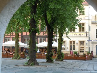 Ved siden av Markt ligger gågaten eller plassen Schlachtermarkt, hvor du finner et par, tre hyggelige restauranter Schwerin, Altstadt, Schlkachtermarkt, Am Markt, Nord-Tyskland