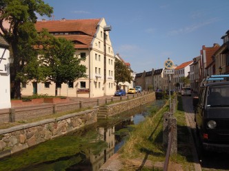 Ferskvannskanalen Frische Grube sørget for vannforsyning til både folk og byens 182 bryggerier i middelalderen Wismar, Frische Grube, Østersjøen, middelalder, Backsteinsgotik, Ostsee, Unesco Verdensarv, Gamlebyen, Altstadt, Hansestadt Wismar, Mecklenburg Vorpommern, Nord-Tyskland