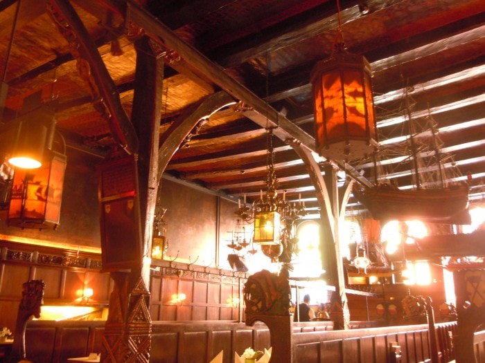 Restauranten Schiffergesellschat holder til i huset av samme navn fra år 1535, hvor byens skippere hadde møtelokaler Schiffergesellschaft, Lübeck, Unesco