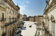 Hjertet av Siracusas gamleby Ortygia heter Piazza Duomo og er en nydelig plass. Foto: © siracusaturismo.net Siracusa, Ortygia, Unescos liste over Verdensarven, antikken, barokken, Sicilia, Italia