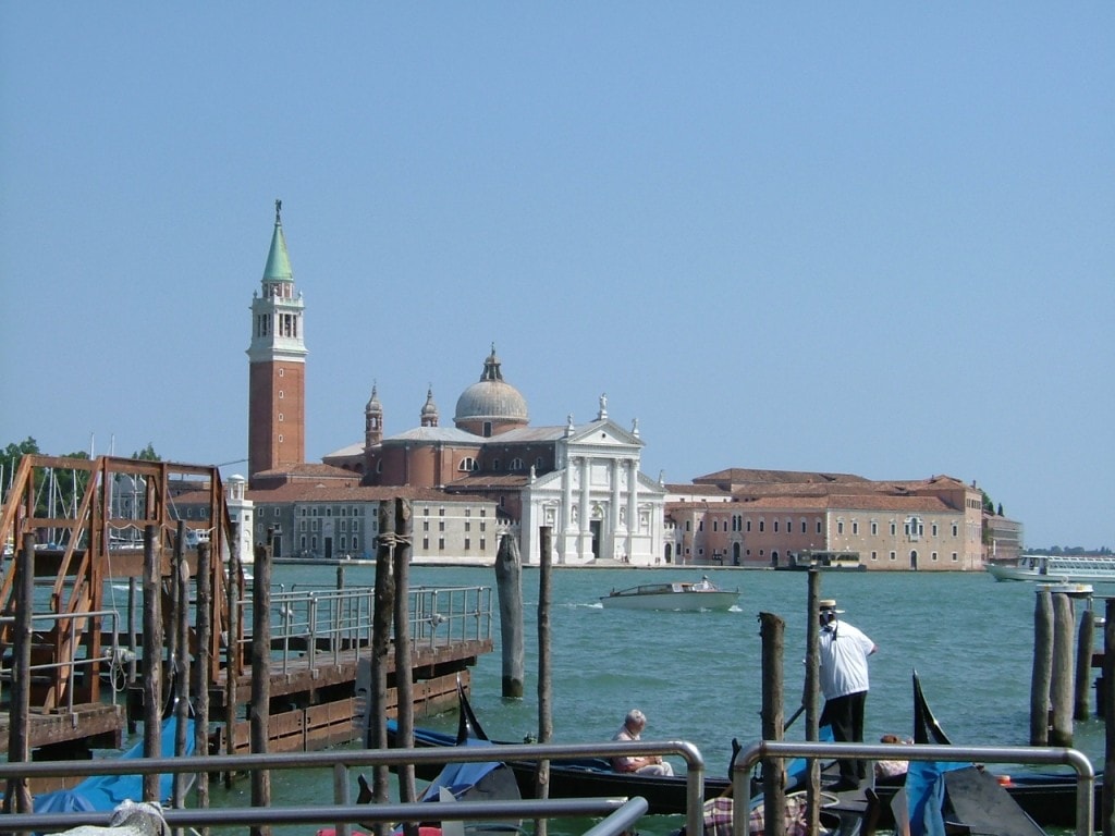 Venzia - utsikt fra Marcusplassen til San Giorgio Maggiore, med fasade av Andrea Palladio. Foto: © reisdit.no Venezia, Veneto, Markusplassen, Piazza del marco, Unescos liste over Verdensarven, Bysants, Nord-Italia