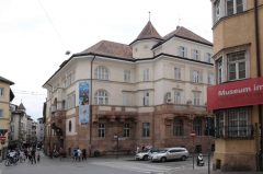 Bolzanos arkeologiske museum er mest kjent for ismannen Ötzi, men har omfattende samlinger av spennende funn fra blant annet bronsealderen. Foto: Hubert Berberich/Wikipedia Bolzanos arkeologiske museum, Gamlebyen, Altstadt, Bolzano, Bozen, Alto Adige, Tyrol, Süd-Tirol, Nord-Italia, Italia