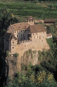 Et av Bolzano-områdets mange middelalderslott - Schloss Runkelstein/Castel Roncolo Ferrigato. Foto: © Tourist Board Bolzano Runkelstein, Bolzano, Bozen, Alto Adige, Tyrol, Süd-Tirol, Nord-Italia, Italia
