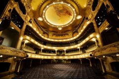 Dramatens uhyre elegante interiører er dekorert av Sveriges dyktigste kunstnere. Foto: © Dramaten Dramaten Stora Scen, City, Stockholm, Sverige
