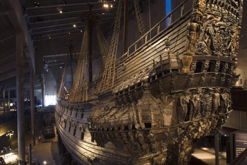 Vasaskeppet står utstilt i all sin prakt, slik det var før forliset den 10.august i år 1628. Foto: Karolina Kristensson, Statens Maritima Museer Vasamuseet, Vasaskeppet akterspegel, Djurgården, Stockholm,