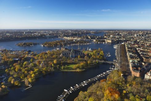 Djurgården med Nordiska Museet i forgrunnen, Strandvägen til høyre. Foto: © Stockholm Visitor Board / Jeppe Wikström Djurgården, Östermalm, Strandvegen, Stockholm, Sverige