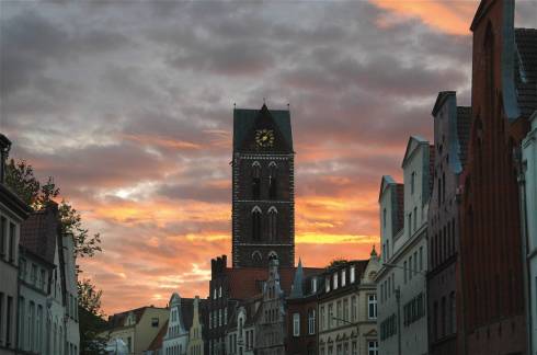 Det enorme tårnet til Marienkirche er synlig fra hele Wismar - husk at du kan klatre til topps her. Foto: © TZW / Hansestadt Wismar Marienkirche, Wismar, Østersjøen, middelalder, Backsteinsgotik, Ostsee, Unesco Verdensarv, Gamlebyen, Altstadt, Hansestadt Wismar, Mecklenburg Vorpommern, Nord-Tyskland