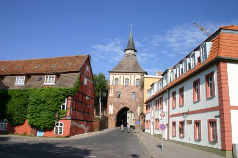 Kütertor er en av de opprinnelige byportene i bymuren fra middelalderen. Foto: © Tourismuszentrale Stralsund Kütertor, Stralsund, Unescos Verdensarvliste, Wismar, Lübeck, Hansaen, Hanseatforbundet, Mecklenburg Vorpommern, Nord-Tyskland