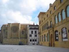 Klosteret med klosterkirken San Telmo utgjør et kompakt stykke fortid. Foto: Zarateman / Wikipedia Public Domain San Sebastián, ferieby, badeby, Playa de la Concha, gourmet, pintxo, Donostia, Baskerland, Guipuzskoa, surfing, Nord-Spania, Spania