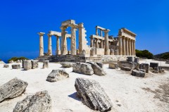 Restene av det doriske Afaia-tempelet fra 490-tallet før Kristus på Aigina, gir et godt inntrykk av temelets opprinnelige form Aigina, ruiner av Aphaia-tempelet, Aegina, Hellas