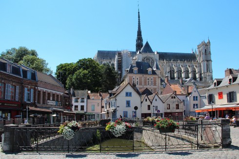 Cathédrale de Notre Dame de Amiens sett fra Place du Don i gamlebyen. Foto: © Jean-Pol Grandmont CC-BY-3.0 / Wikipedia Amiens, middelalder, katedralby, Unescos liste over Verdensarven, Nord-Frankrike