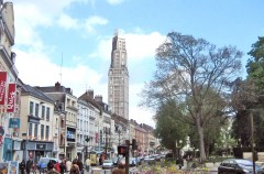 Tour Perret er det eneste moderne høybygget i Amiens - til gjengjeld en skyskraper fra rundt 1950 - 104 meter høy. Foto: Zinneke / Wikipedia Amiens, Tour Perret, middelalder, katedralby, Unescos liste over Verdensarven, Nord-Frankrike