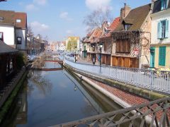 Det er riktig idyllisk langs kanalene i den historiske bydelen St. Leu. Foto: Emmanuel Legrand / Wikipedia Amiens, middelalder, katedralby, Unescos liste over Verdensarven, Nord-Frankrike