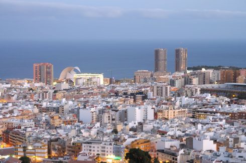 Santa Cruz de Tenerife er en storby hvor du fortsatt kan finne spor etter den opprinnelige bebyggelsen fra 14-1500-tallet Santa Cruz de Tenerife, Kanariøyene, Spania