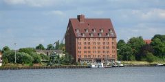 Hotel Speicher am Ziegelsee er et gammelt lagerbygg som er omgjort til et 4-stjerners kvalitetshotell, beliggende rett utenfor bykjernen. Foto: Hotell Speicher Schwerin, Hotel Speicher am Ziegelsee, Mecklenburg-Vorpommern, Nord-Tyskland