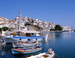 Så pittoresk er det langs havnepromenaden i den ualminnelig vakre Skopelos by, hovedstaden på øya av samme navn. Skopelos, Skopelos by, Øyene, Sporadene, Hellas