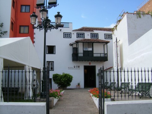 Det arkeologiske museet i Puerto de la Cruz ligger fint til i gamlebyen, men har svært magre samlinger og utstillinger. Foto: © reisdit.no Tenerife, Arkeologisk Museum, Puerto de la Cruz, Kanariøyene, Spania