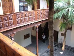 Casa de la Real Aduana fra år 1620 er en severdighet som du bør få med deg hvis du besøker Puerto de la Cruz. Foto: © reisdit.no Tenerife, Puerto de la Cruz, Kanariøyene, Spania